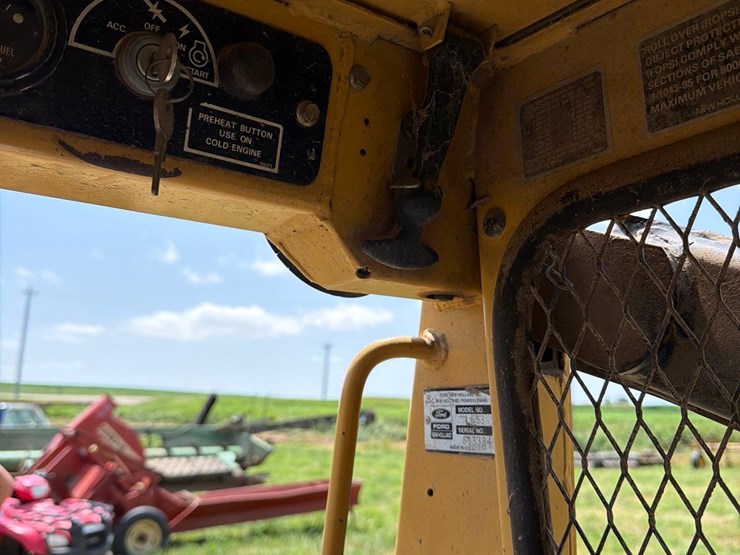 new-holland-l553-image-29