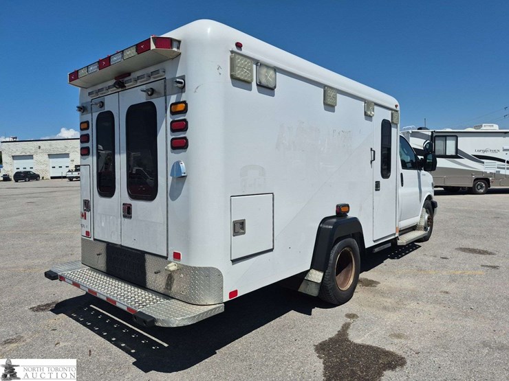 2017-chevrolet-express-s/a-cube-van-image-5