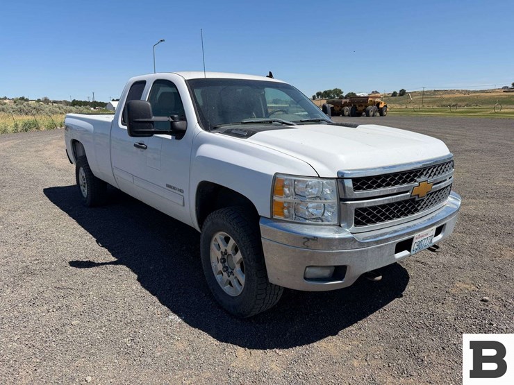 2013-chevrolet-silverado-3500-image-8