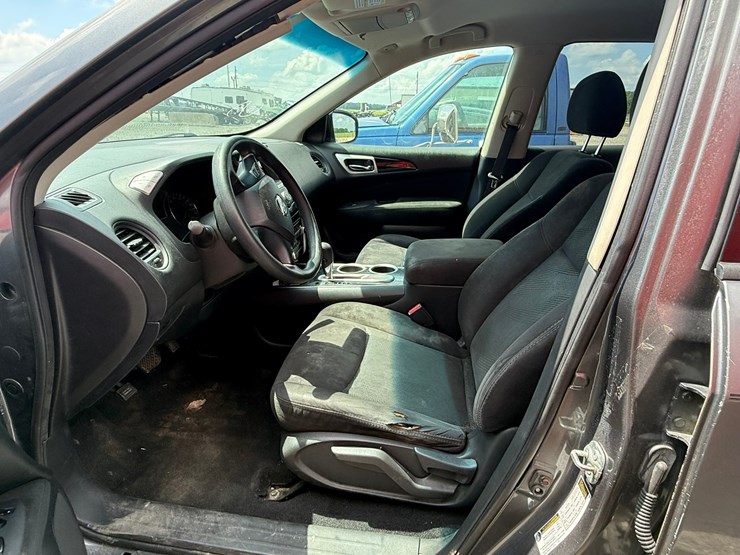 2016-nissan-pathfinder-image-23