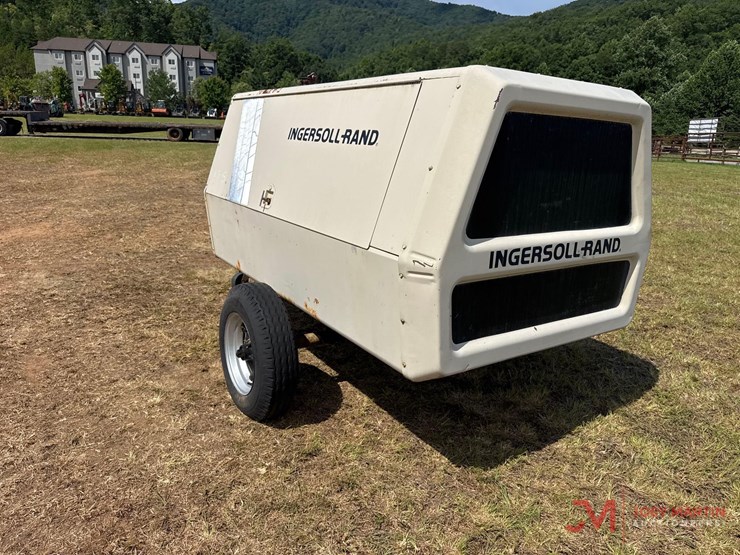 ingersoll-rand-175-towable-air-compressor-image-3