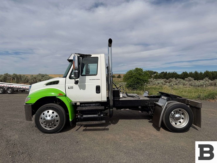 2006-international-durastar-4300-image-3
