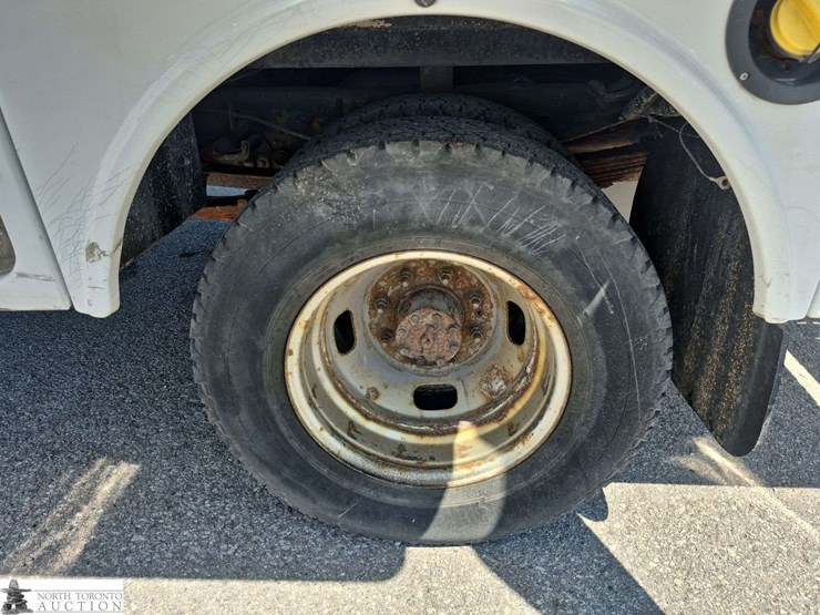 2011-ford-f350-image-22