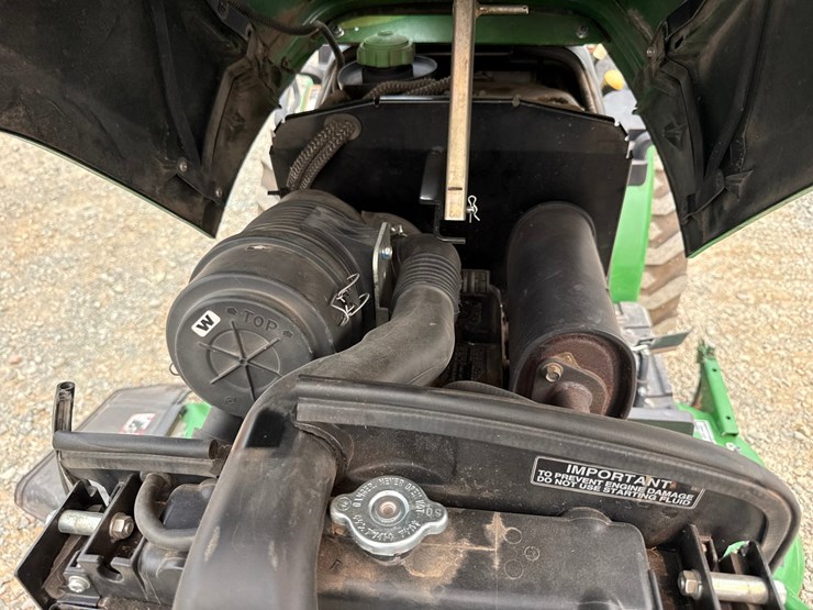 2014-john-deere-2025r-image-17