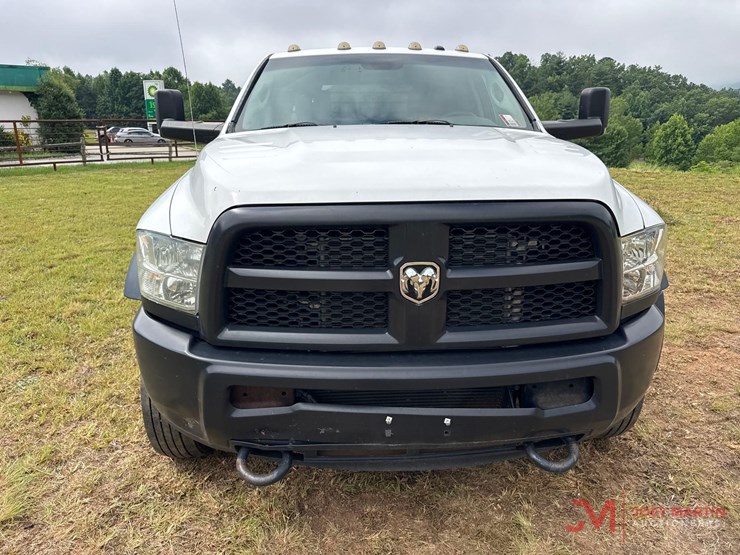 2014-ram-4500-heavy-duty-flatbed-truck-image-7