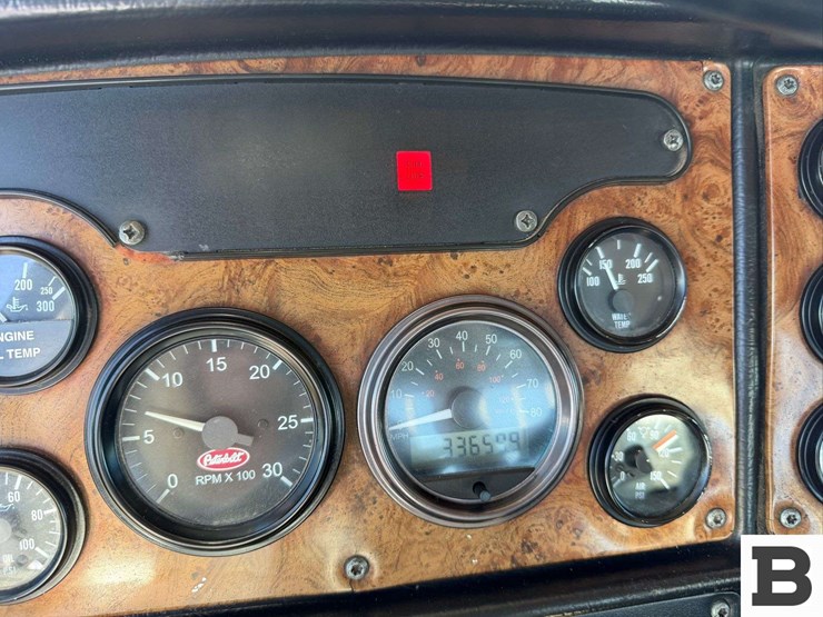 2001-peterbilt-377-image-62