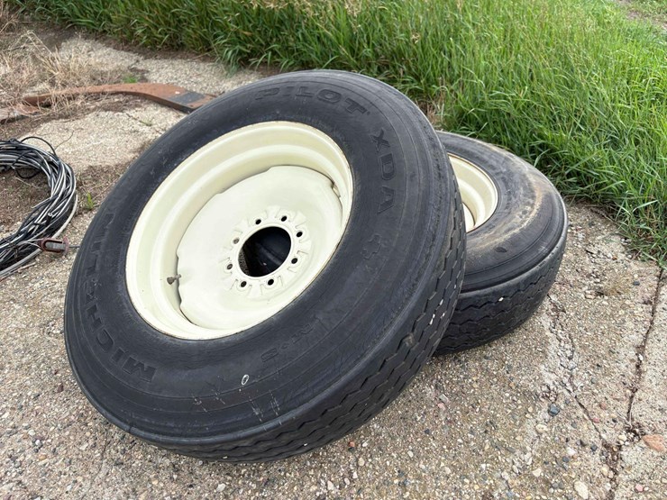 2---295/75r22.5-truck-rims-&-tires-image-1