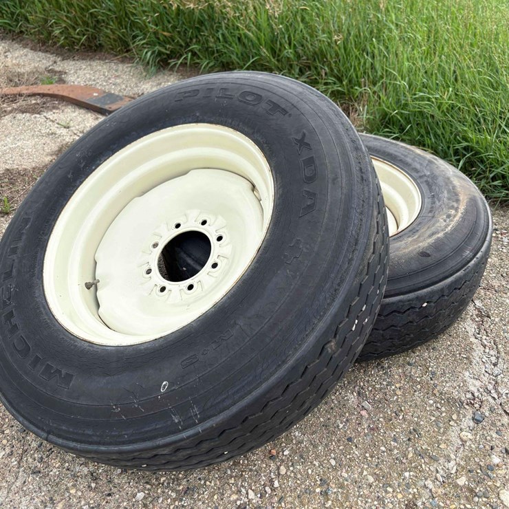 2 - 295/75R22.5 Truck Rims & Tires