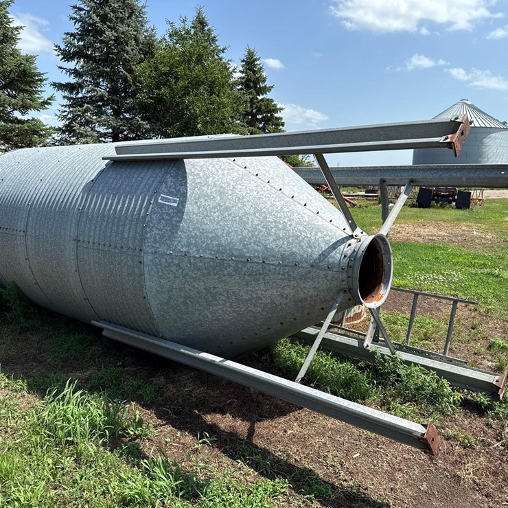 Approx 9 Ton Chore Time Bulk Bin