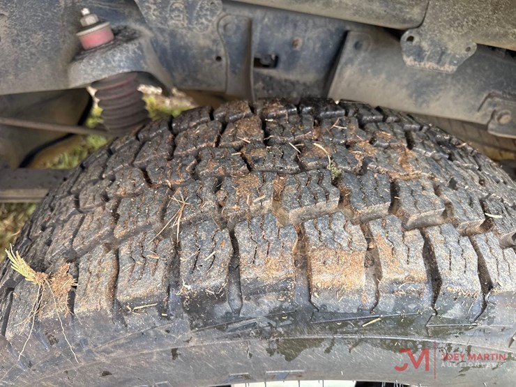 2011-toyota-tundra-sr5-image-11