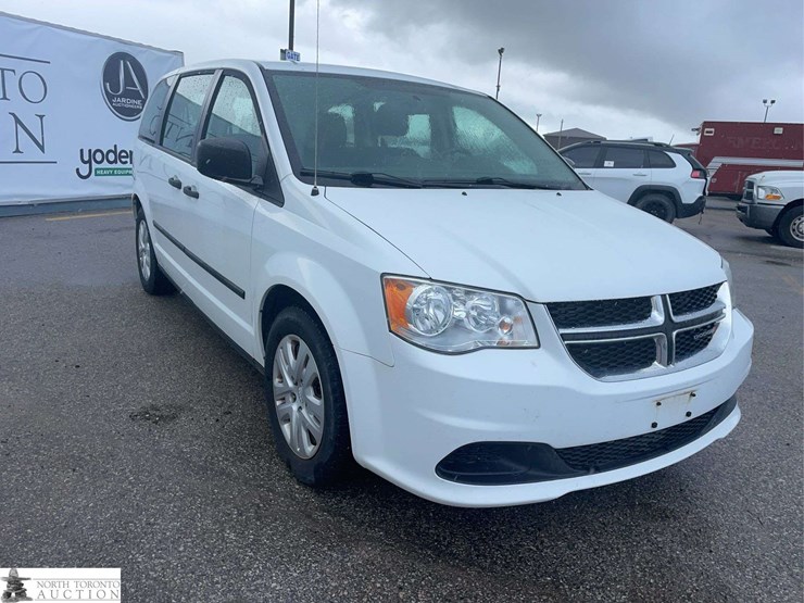 2015-dodge-grand-caravan-sxt-image-3