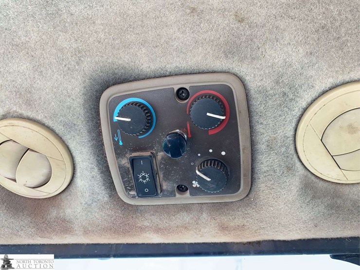 john-deere-3520-image-17