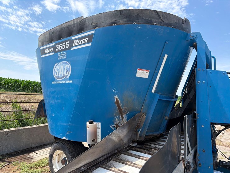 sac-3655-maxi-mixer-feeder-wagon-image-6