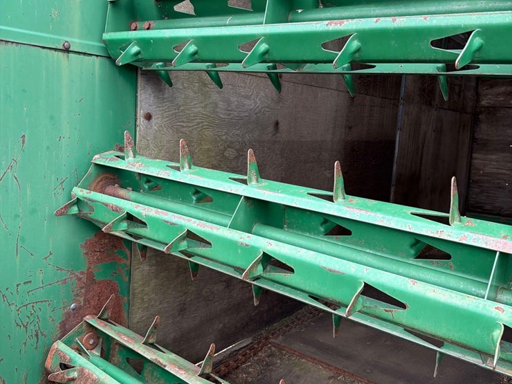 badger-18ft-front-unload-silage-wagon-image-27