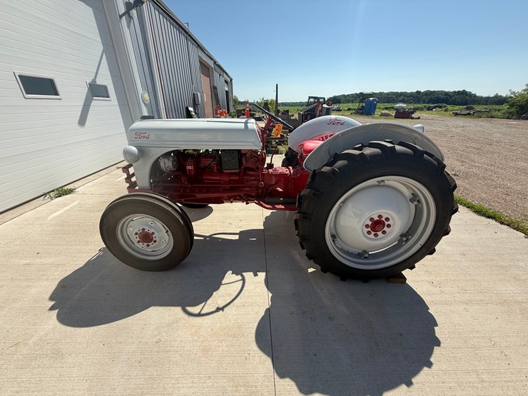 1951-ford-8n-image-8