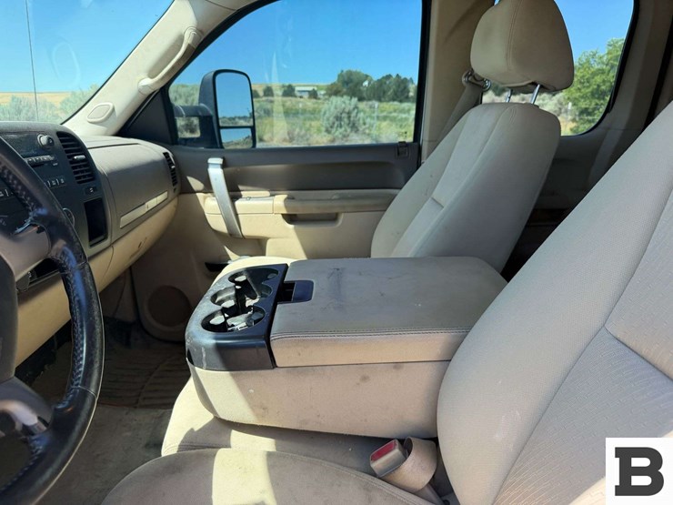 2013-chevrolet-silverado-3500-image-33