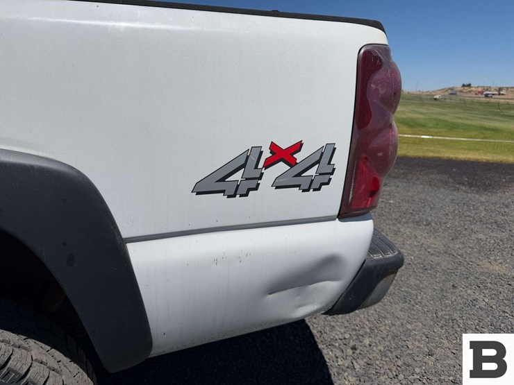 2003-chevrolet-silverado-2500hd-image-16