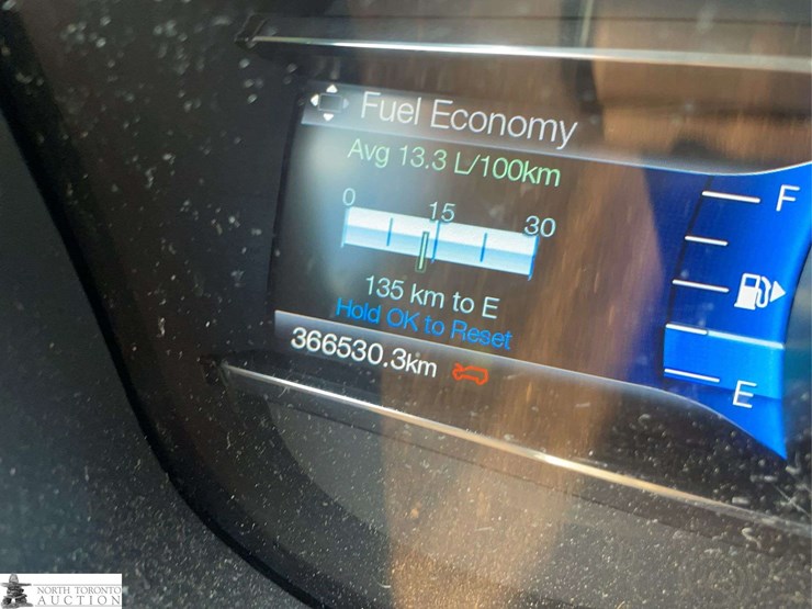 2017-ford-explorer-image-24