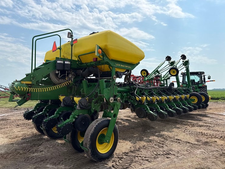2006-john-deere-1770nt-image-3