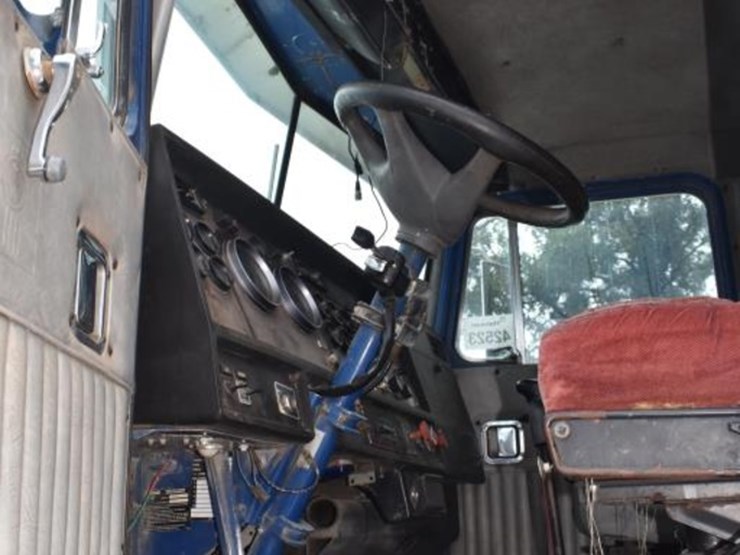 1987-kenworth-t600-image-16
