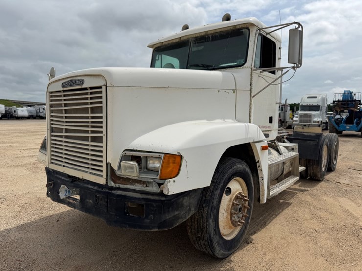 1996-freightliner-fld120-image-1