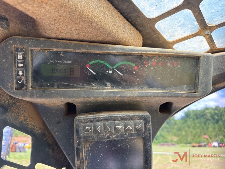 2024-deere-331g-image-21