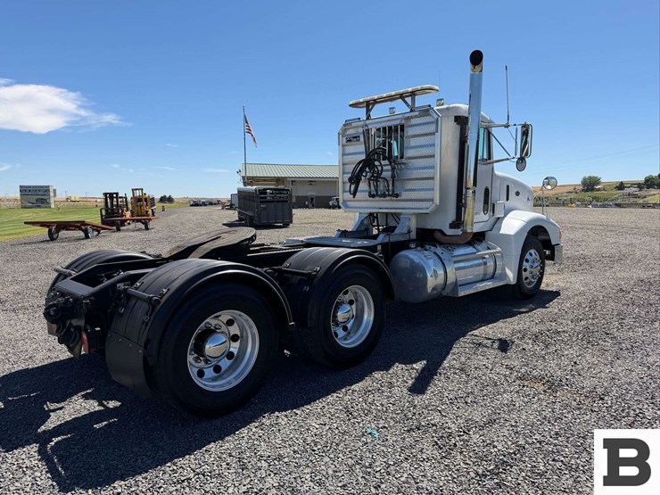 2001-peterbilt-377-image-6