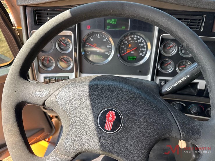 2013-kenworth-t660-image-31