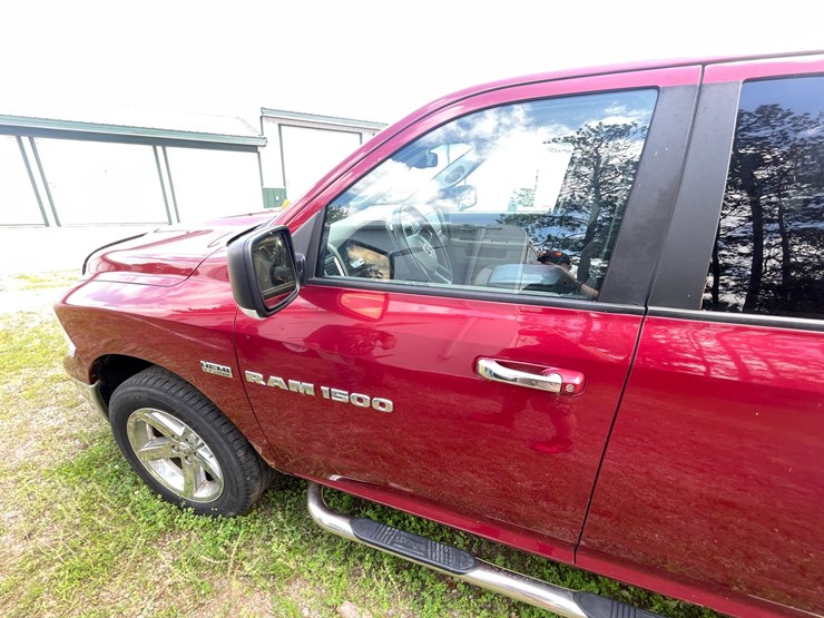2011-dodge-1500-image-13