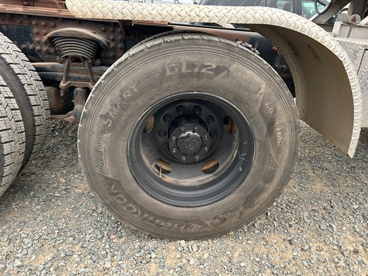 2003-freightliner-fl112-image-42