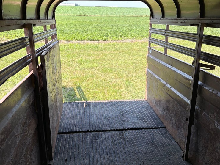 1984-circle-j-6ft-x-16ft-bumper-hitch-livestock-trailer-image-30