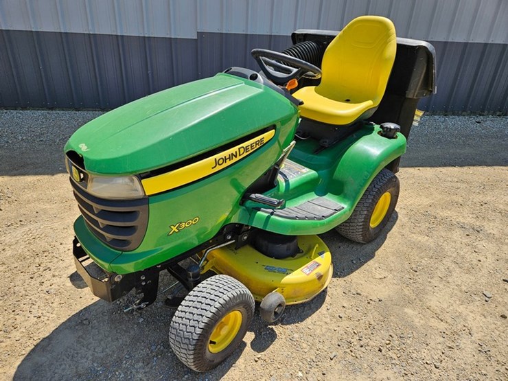 john-deere-x300-image-5