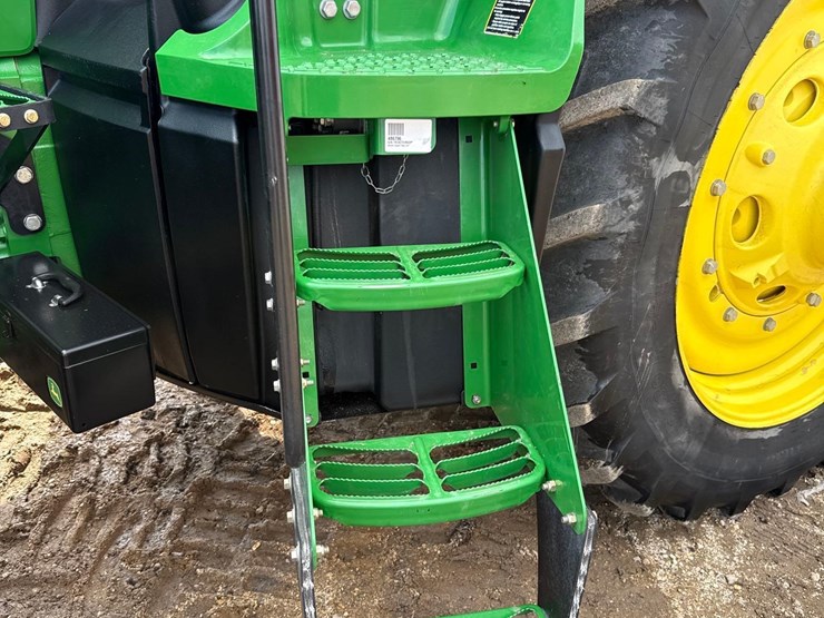 2013-john-deere-8235r-image-30