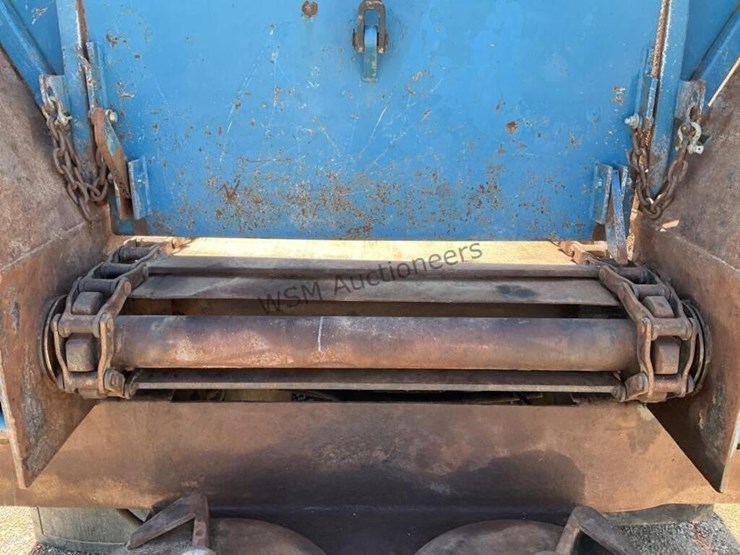 2012-versa-v-bottom-spreader-trailer-image-11