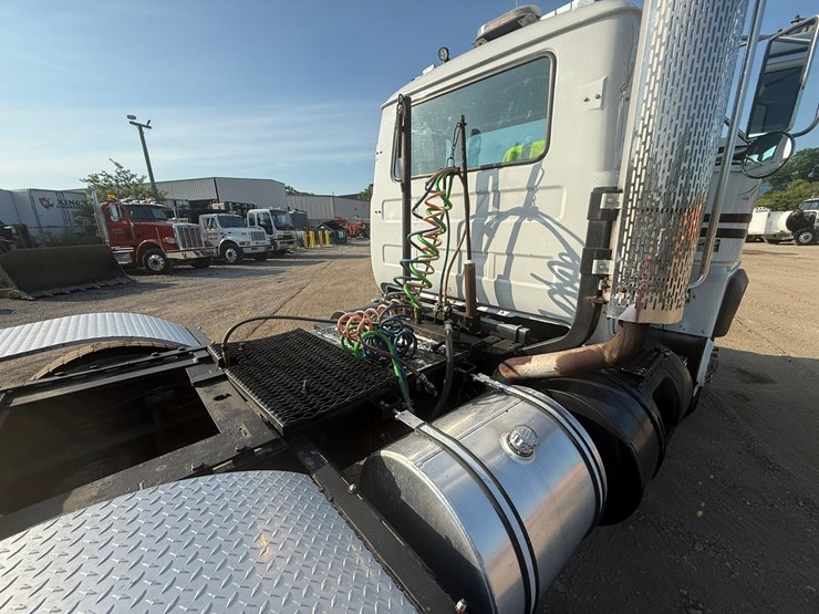 #2073-•-1991-mack-rd360s-day-cab-truck-tractor-image-18