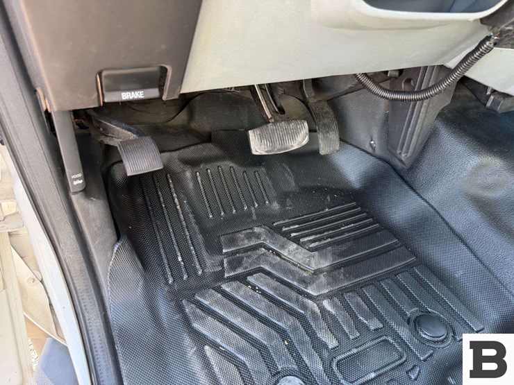 2013-ford-f550-image-43