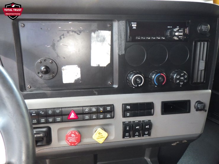 2022-freightliner-cascadia-126-image-19
