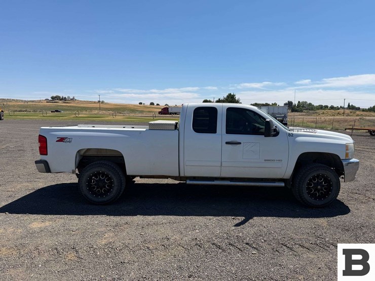 2013-chevrolet-silverado-3500-image-6