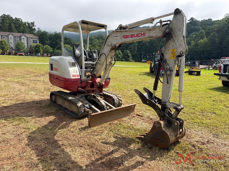 takeuchi-tb230-image-4