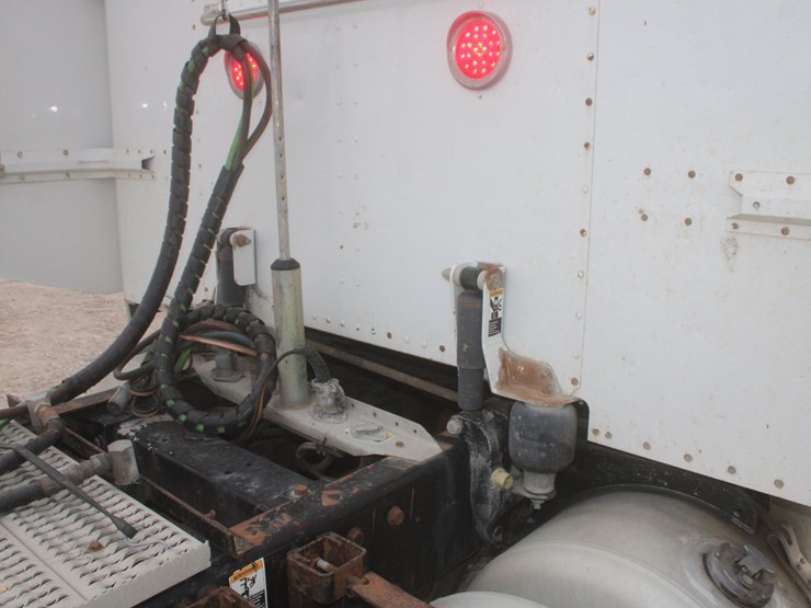 2006-peterbilt-379x-image-32