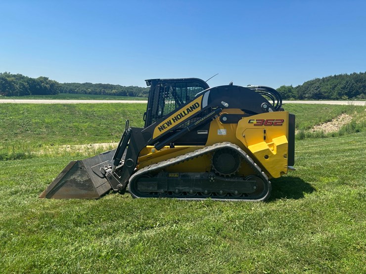 2025-new-holland-c362-image-2