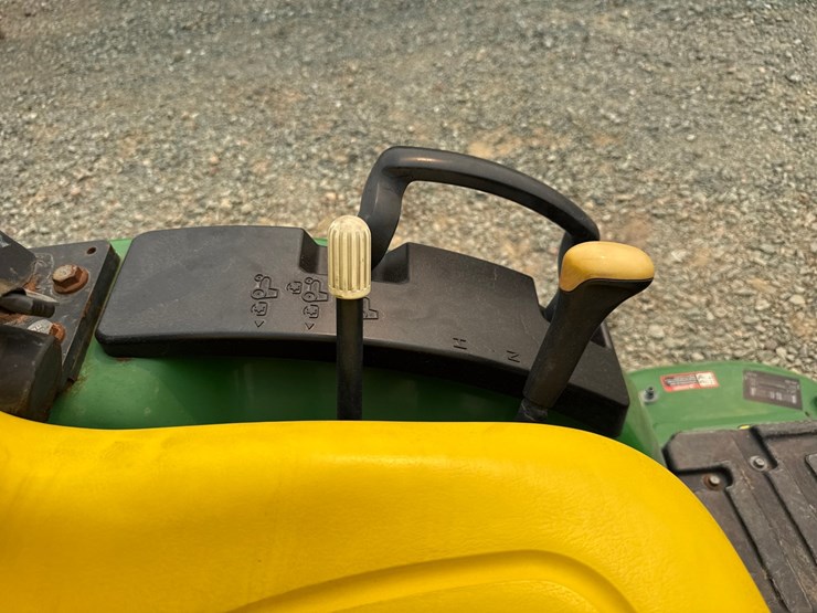 2014-john-deere-2025r-image-32