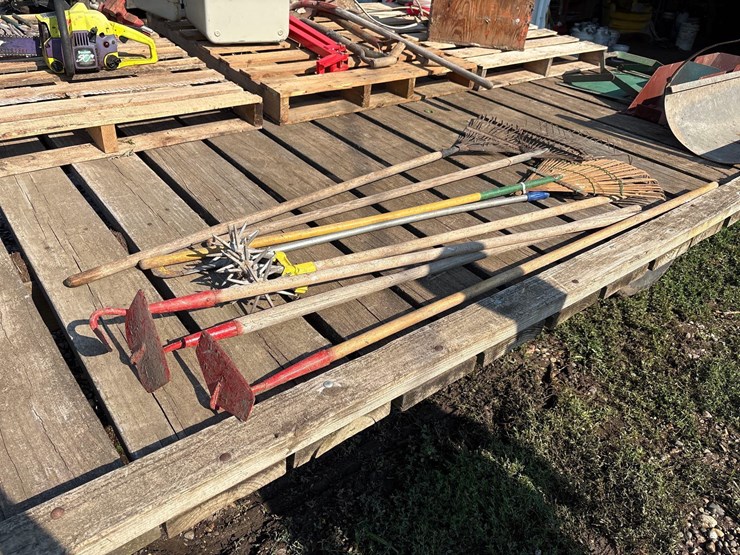 rakes-&-garden-hoes-image-2