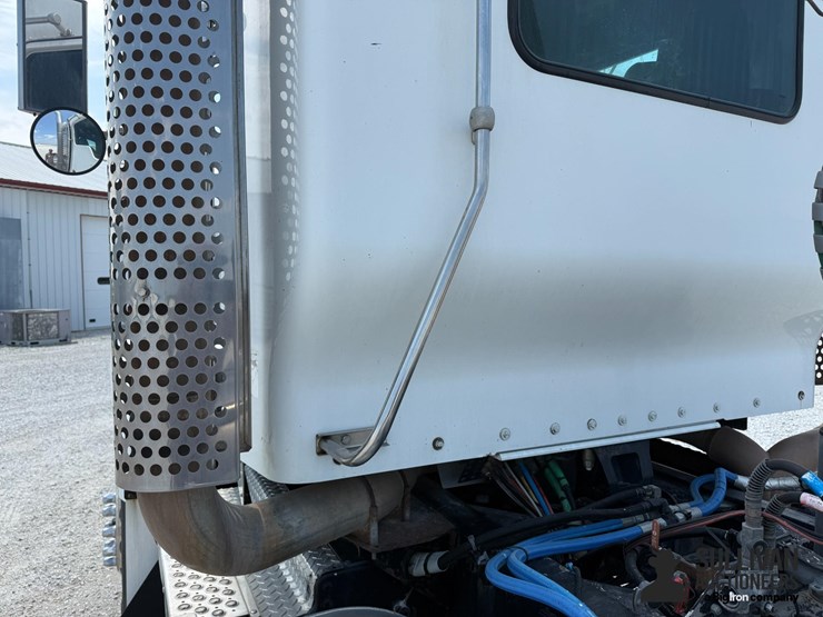 2010-kenworth-t800-image-19