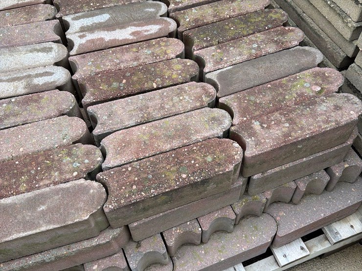 pallet-of-landscape-bullet-edgers-image-4