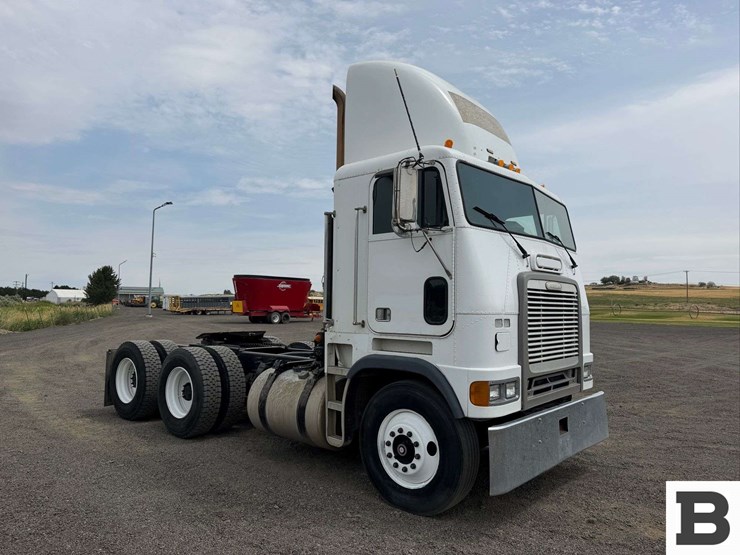 1997-freightliner-flb-high-coe-tractor-truck-image-7