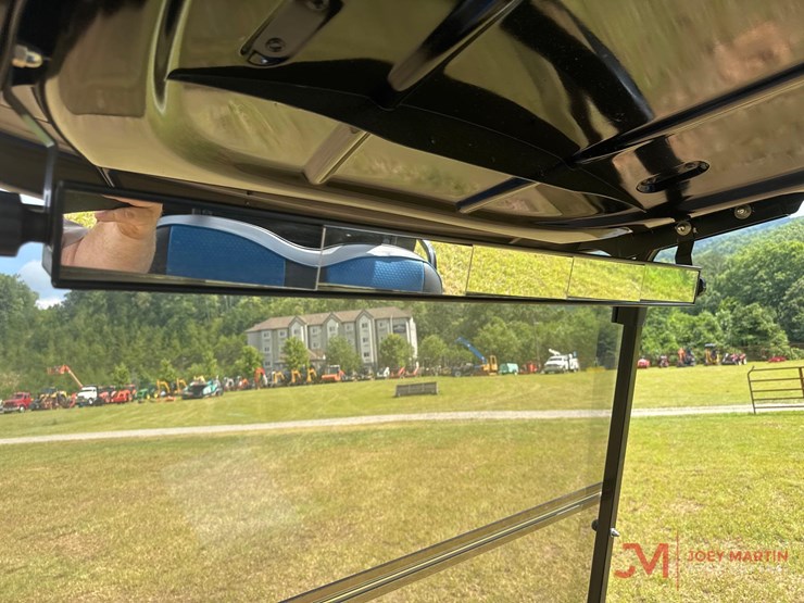 yamaha-4-seater-gas-powered-golf-cart-image-15
