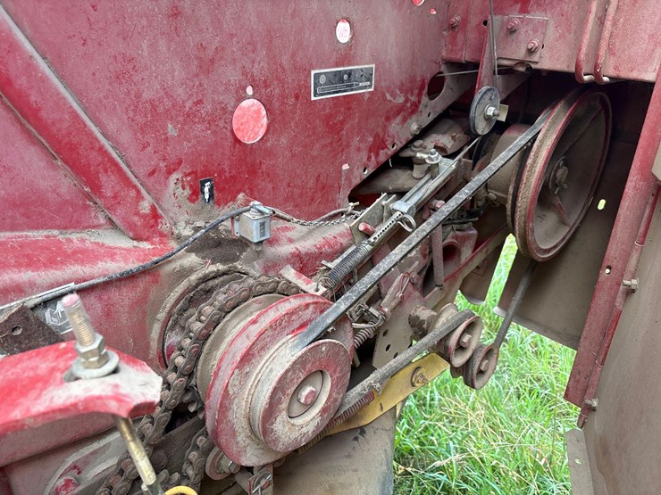new-holland-660-image-31