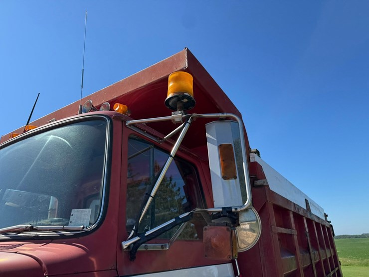 1989-ford-l9000-image-11