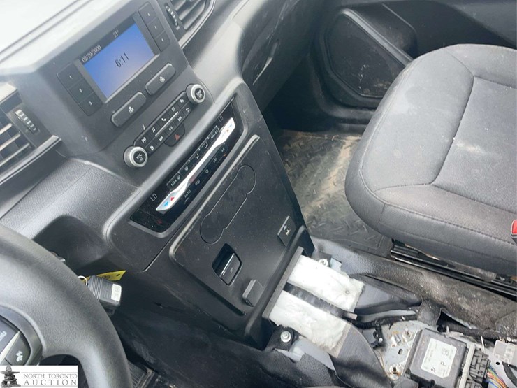 2022-ford-explorer-image-14